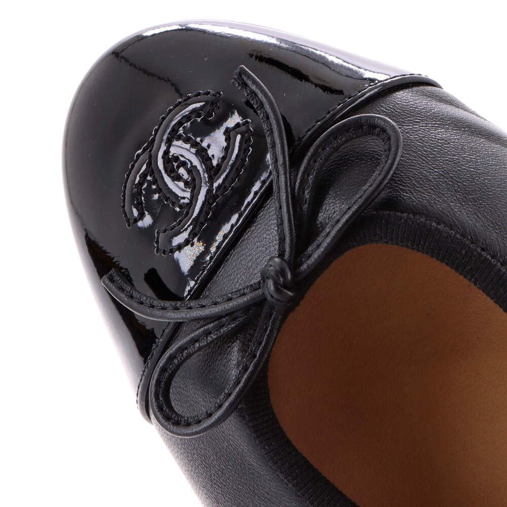 Chanel Women's CC Cap Toe Bow Ballerina Flats Leather and Patent - Picture 5 of 6